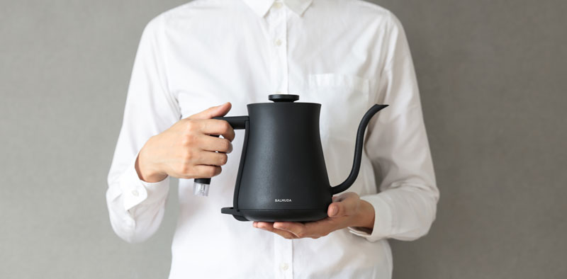 最高の注ぎ心地」を追求した電気ケトル「BALMUDA The Pot」 - ITmedia NEWS