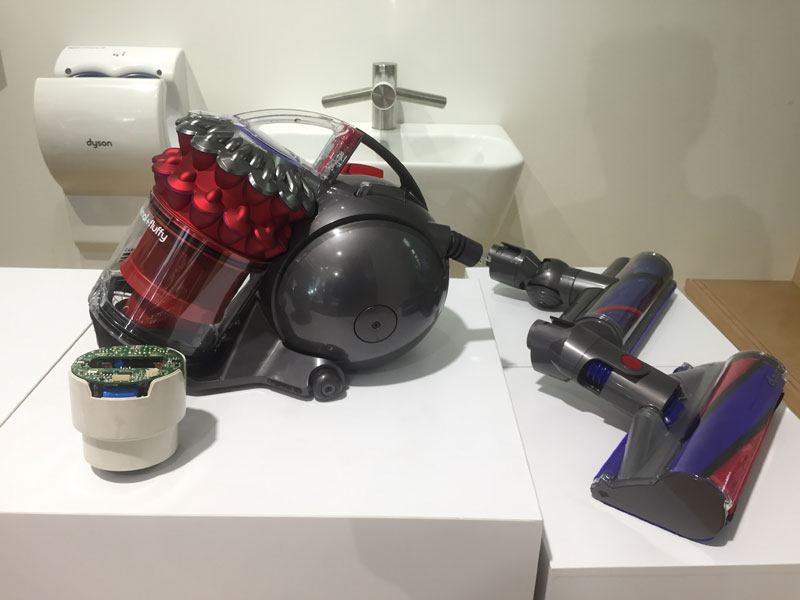 徹底した掃除に最適」――2つのクリーナーヘッドを持つ「Dyson Ball