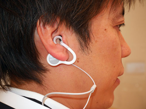 耳をふさがないイヤフォン アンビー は 音漏れ しないのか 1 2 ページ Itmedia News