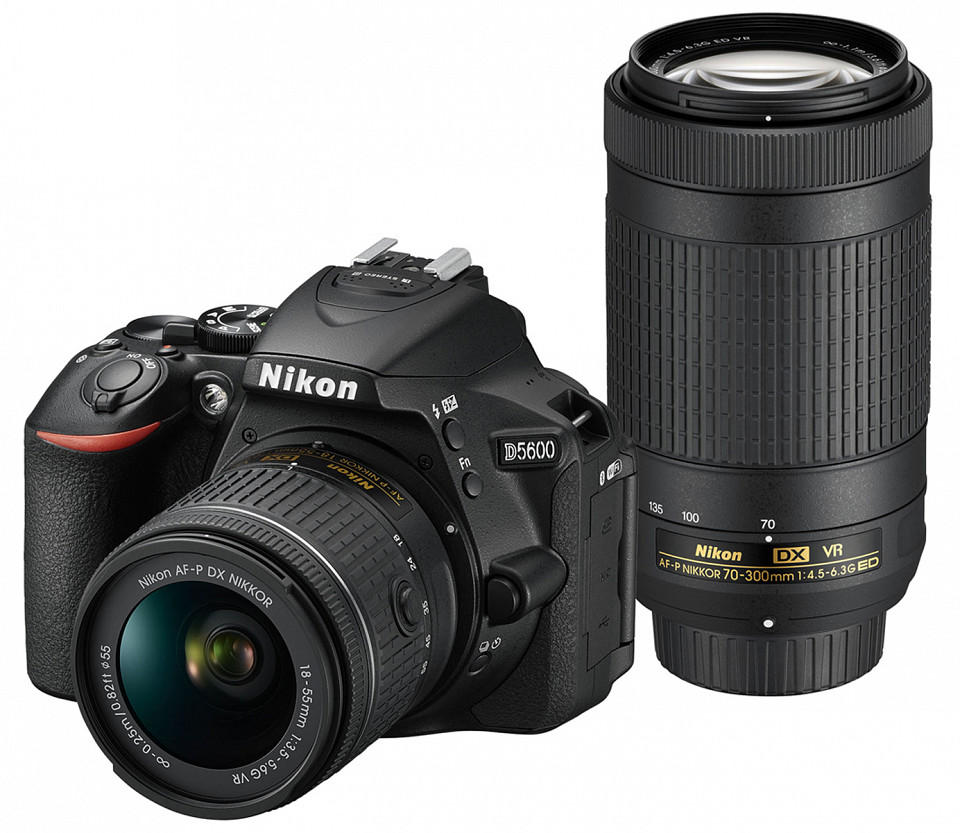 Nikon ニコンD5600ダブルズームキット1242ショット保証付き