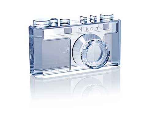 Nikon スワロフスキー 創立100周年記念 キーホルダー&社史 - カメラ