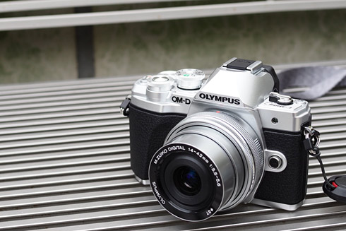 初めての人にもオススメの本格派エントリー、オリンパス「E-M10 Mark