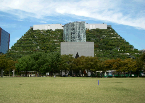 都市の中に緑の山を――文化施設「アクロス福岡」：ECO建築探訪（1/2 ページ）