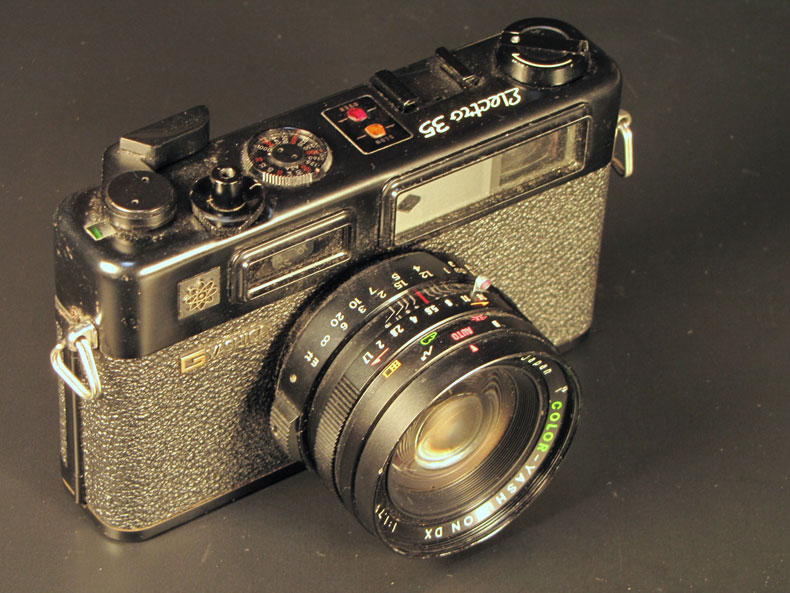 カメラ　Yashica Electro 35（初代）