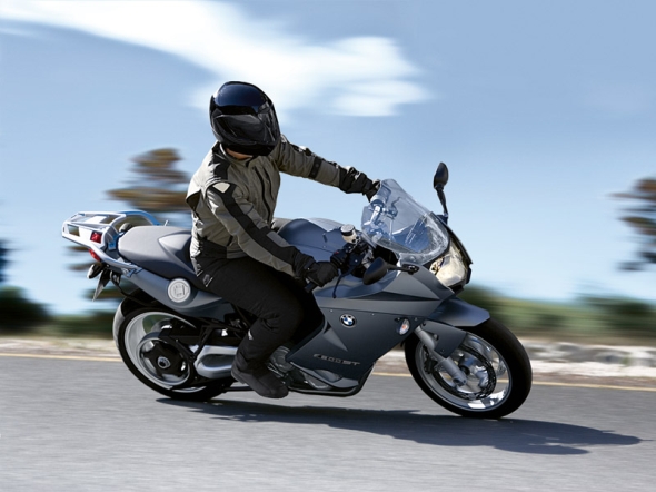 大型スポーツツアラー Bmw Motorrad F 800 St にロングツーリングモデル Itmedia ビジネスオンライン