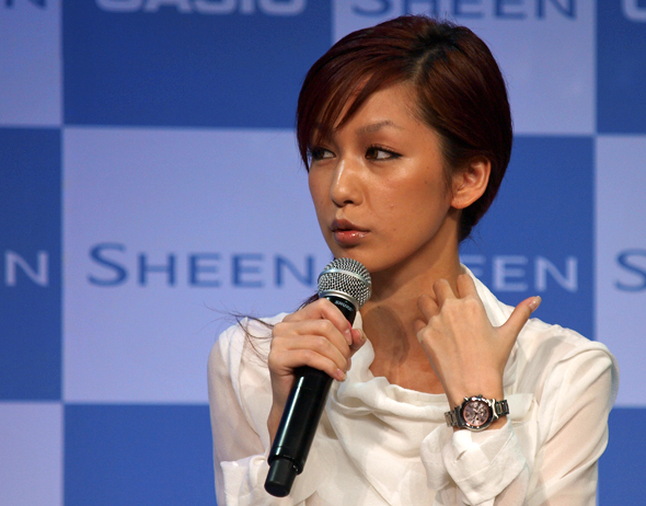 中島美嘉 カシオの女性向け腕時計 Sheen を語る 2 2 ページ Itmedia ビジネスオンライン