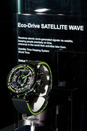 人工衛星から時刻データを受信する腕時計「Eco-Drive SATELLITE WAVE」――シチズン - ITmedia ビジネスオンライン