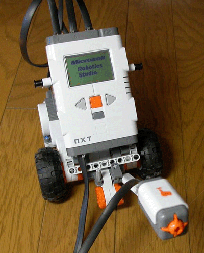 筆者が組み立てた移動ロボット