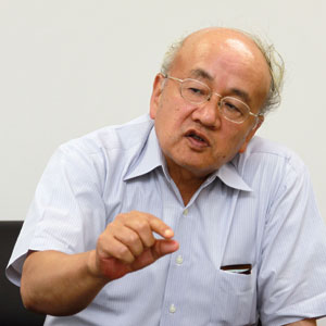 コダマヒデヨ　1971年、東京大学大学院を修了し、日立製作所に入社。その後、日立研究所において連続鋳造や圧延ロールの凝固制御技術の開発などに従事。2001年、日立研究所所長に就任。2003年、研究開発本部副本部長、2004年、オートモーティブシステムグループCTO兼オートモーティブシステム開発研究所所長を歴任。2009年7月、日立オートモーティブシステムズのCTOに就任。