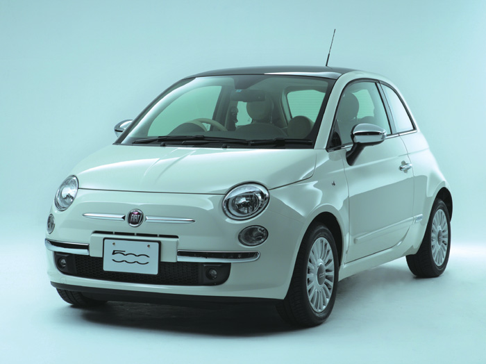 ʐ^1@uFiat500EVṽx[XԂłuFiat500v@