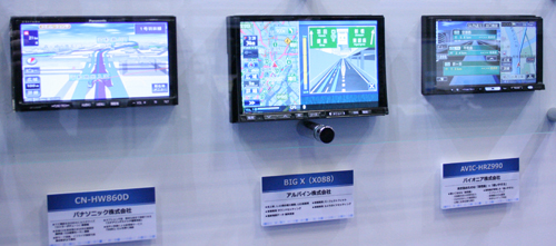 画像12　ET2010では、従来品のWindows Automotiveを採用したパナソニック、パイオニア、アルパイン製のカーナビが展示されていた