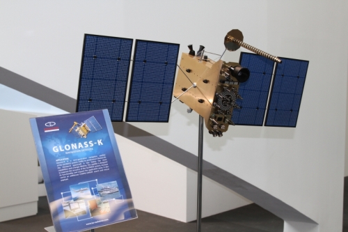 「GLONASS」の第3世代衛星「GLONASS-K」の模型