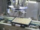 フレキシブル基板への部品実装を自動化、手のあおりをロボットで再現