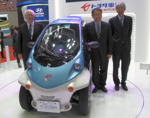 超小型ev コムス の2人乗りモデル 2014年初に豊田市の Ha Mo で運用開始 東京モーターショー2013 Monoist