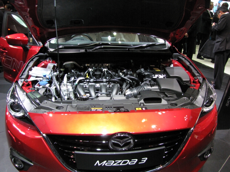 uMazda3 SKYACTIV-CNGRZvgṽGW[BiNbNŊgj