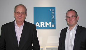 「ARMv8-R」の開発を担当しているARMのChristopher Turner氏（左）とSimon Craske氏
