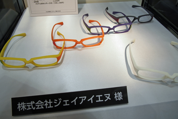 「JINS（ジンズ）」のメガネの試作品