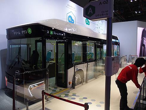 日野自動車の燃料電池バス「FUEL CELL BUS」