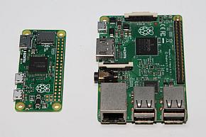 「Raspberry Pi Zero」（左）と「Raspberry Pi 2 Model B」（右）のサイズ比較（クリックで拡大）
