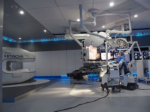 東京女子医科大学病院に設置された「スマート治療室」の「ハイパーモデル」の様子