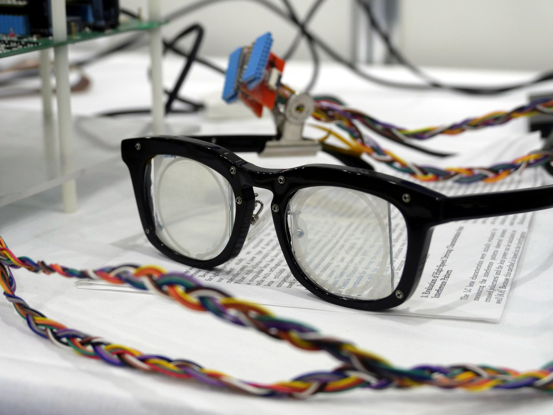 大口径かつ度数調整可能な眼鏡用レンズ、大阪大学が開発：ウェアラブル ...