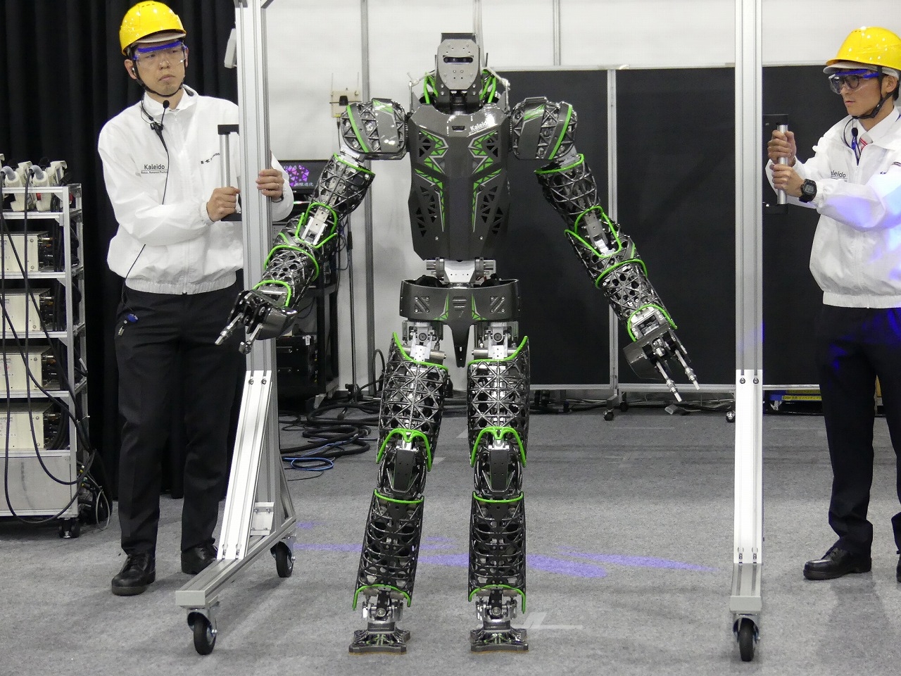 壊れない2足歩行ロボットが進化 ハンコ自動押しロボの実力は Irex19サービスロボットレポート 19国際ロボット展レポート 1 5 ページ Monoist