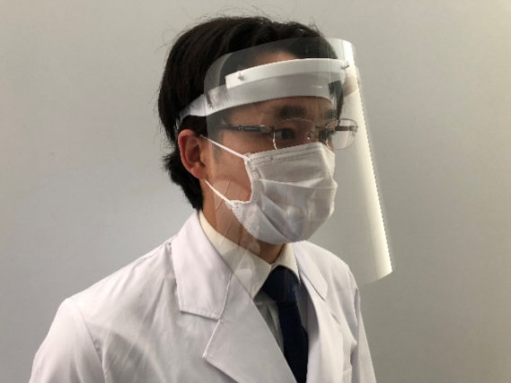 日立製作所がフェイスシールドの生産開始 6月には毎週1万個の生産能力に 工場ニュース Monoist