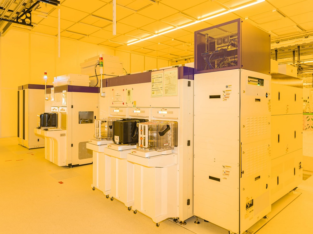 ドレスデンのハイテク半導体製造の新工場で、完全自動製造プロセスが前進