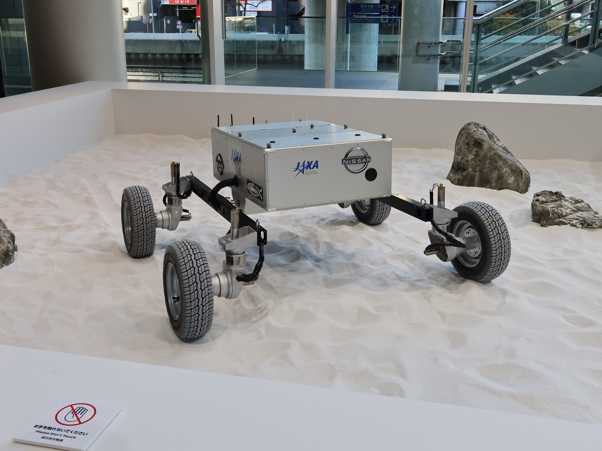 日産とJAXAが月面探査車のスタック防止に挑戦、駆動力制御は乗用車にも