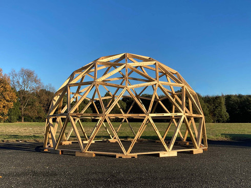 プロトタイプの木質ドーム（直径5m、高さ2.5m）