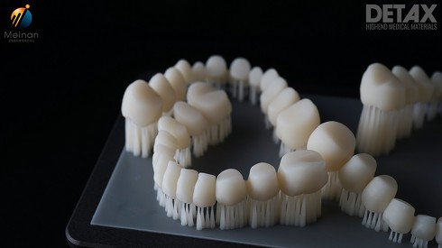 「フリープリント テンプ」で造形した歯