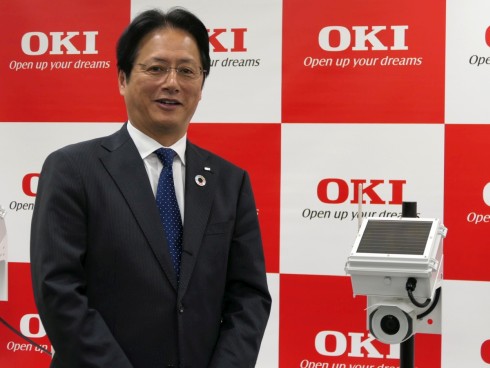 OKIの坪井正志氏と「ゼロエナジー高感度カメラ」