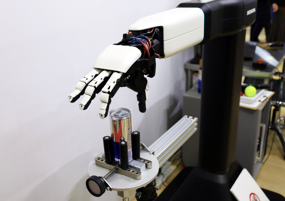 広がる遠隔操作ロボットの世界、川崎重工とソニー、オカムラ、ホンダ