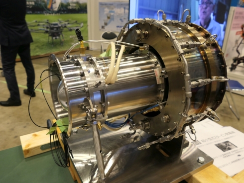 ADJが披露した超小型ガスタービン発電機