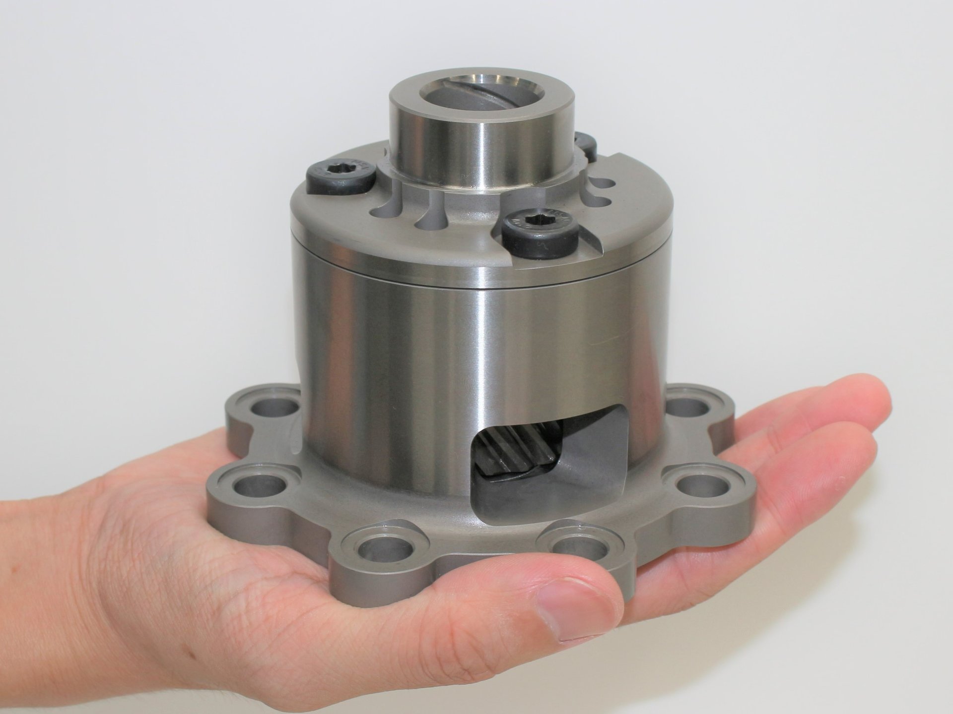 ギア式デフ(ディファレンシャル) 金属製 eAxleを小型化、ジェイテクトが加工技術を生かして超小型デフを