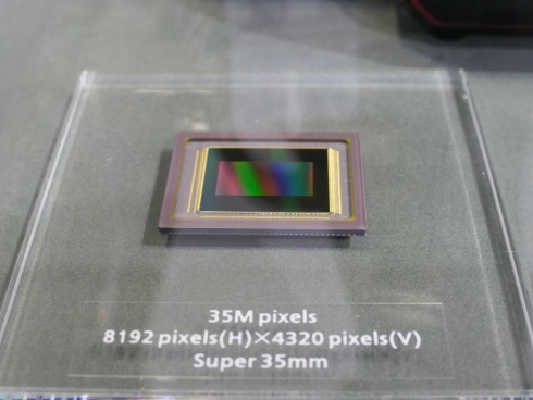 パナソニックHDの有機CMOSイメージセンサー。「第4回 4K・8K映像技術展」で展示した