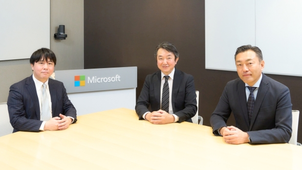 左から、マイクロソフトの田中洋氏、大塚商会の藤田昌弘氏、長井尚史氏