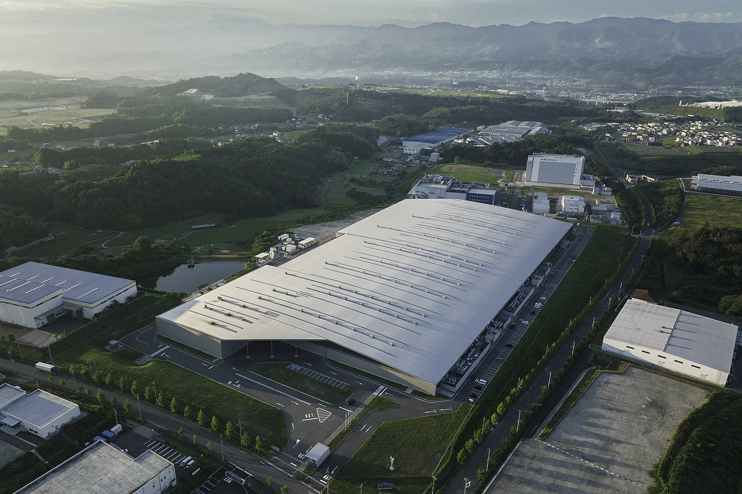 EV化対応進めるNTNの和歌山製作所、最新設備の“STAR”スマート工場を