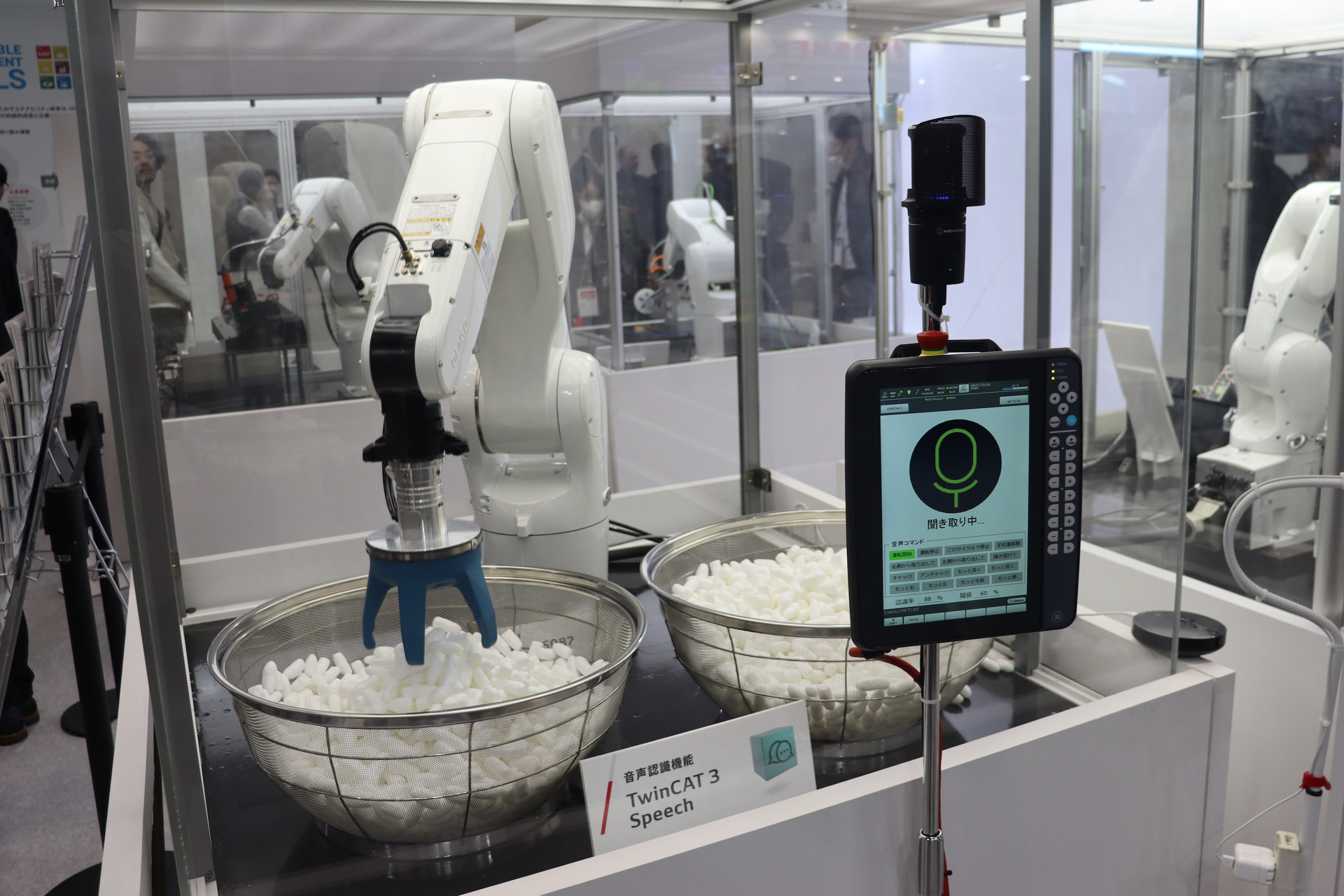 音声でプログラム生成やロボット操作を実現、AIが縮める人とロボットの