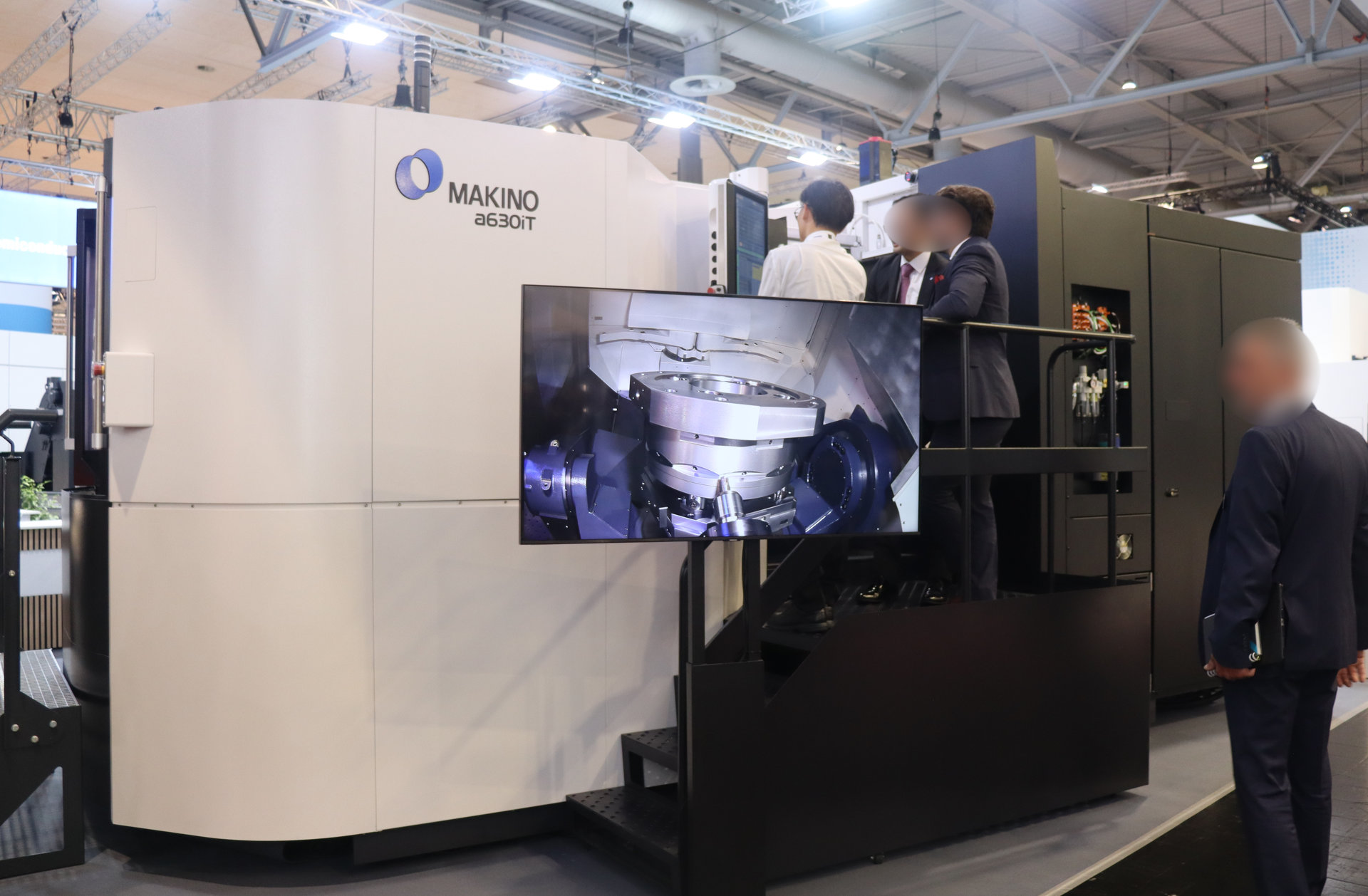 牧野フライスが欧州で重量ワークをしっかり削れる5軸横型MC披露、新