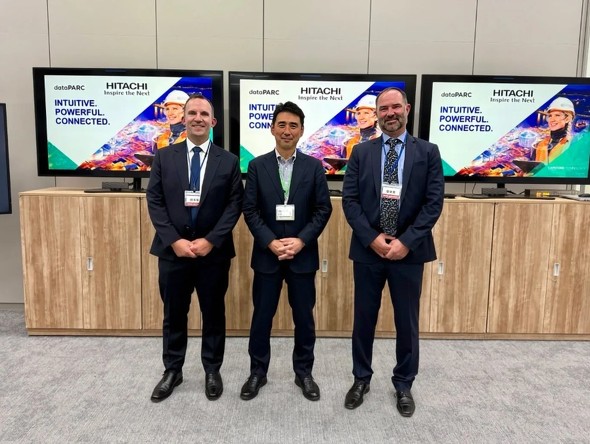 �t�H�g�Z�b�V�����B������AdataPARC��Kevin Jones���A�����V�X�e���Y�̒��J���k���AdataPARC��Jason Myers��