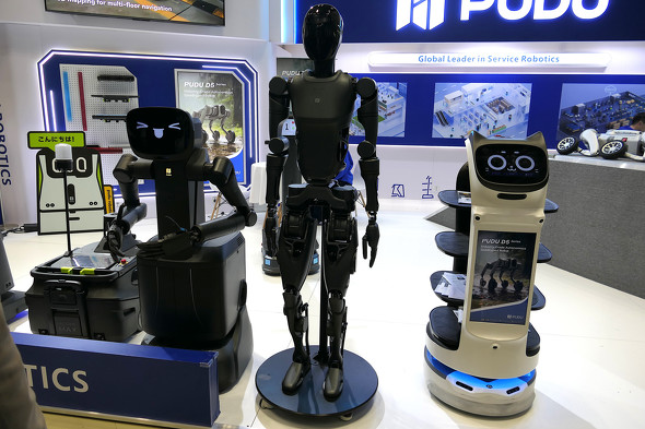 Pudu Robotics�́uFlashBot Arm�v�ƁuD9�v