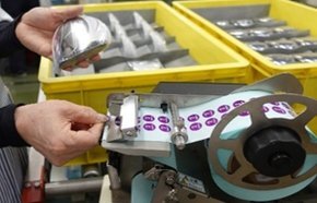 �S���t�N���u�����H���Ŕ������郉�x���䎆