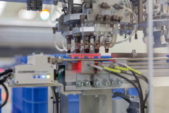 �v���X�`�b�N���i�̐��`�A���o���A�����܂ł̎�������}���Ă���