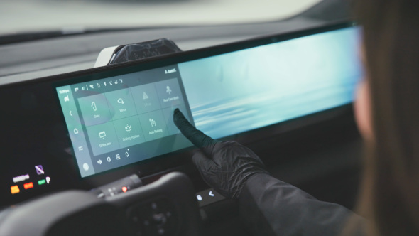 Quality Gate�ŁuAFEELA 1�v�̎ԍڃC���t�H�e�C�������g�V�X�e���̓������������l�q