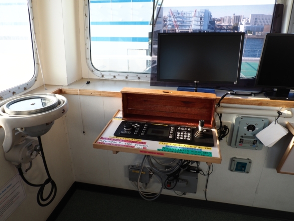 ���ǎ��̍��E�����ɂ͐ڌ����݂ŗp���鑀�D�X�e�B�b�N�������