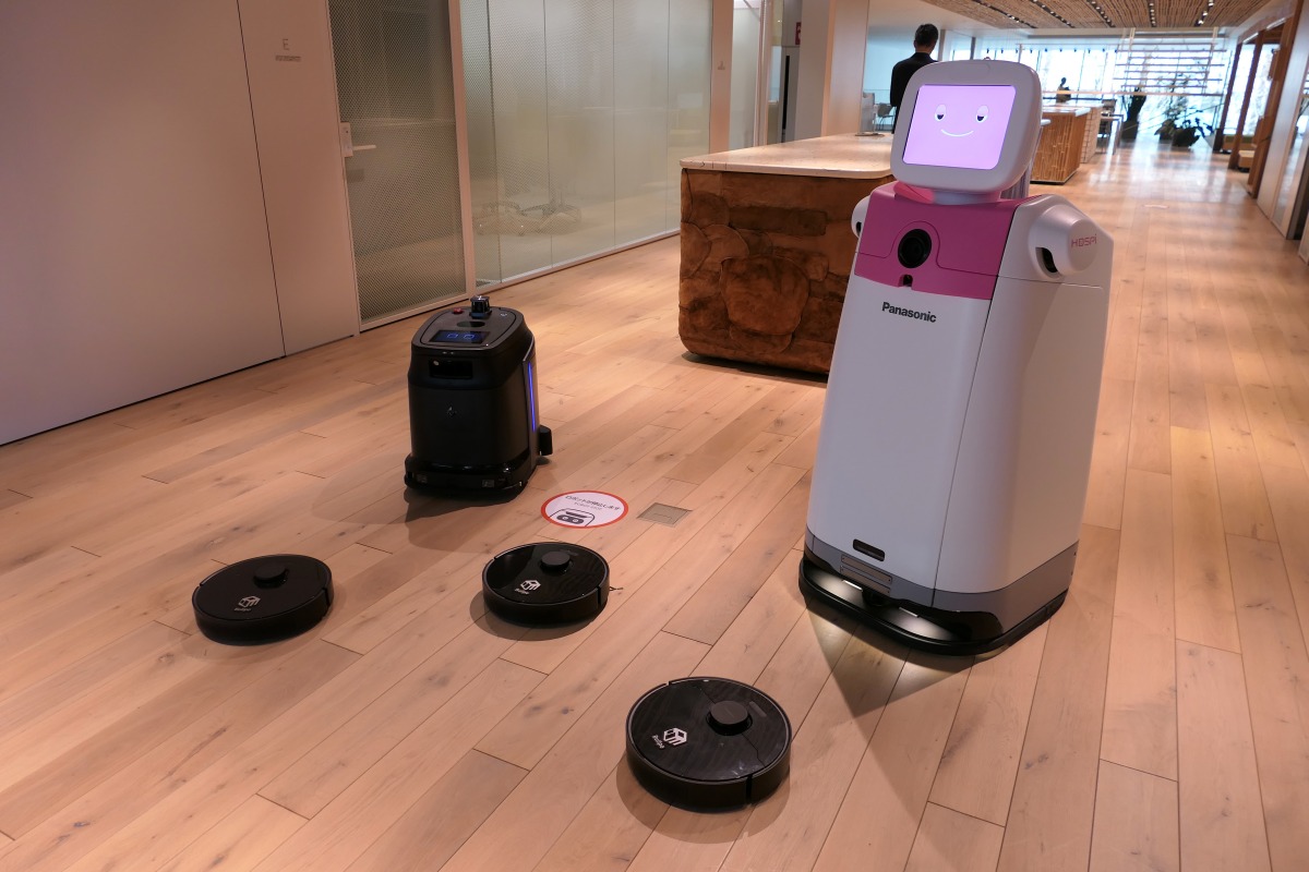 業務用大型ロボと家庭用小型ロボがオフィスビルで協働、日建設計がRMF