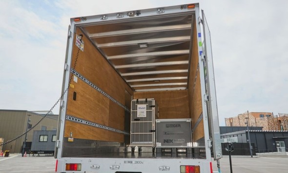 ���E�֐������ł̐^��f�M�X���[�u�{�b�N�X�Ɛ^��f�M���[���{�b�N�X�����p