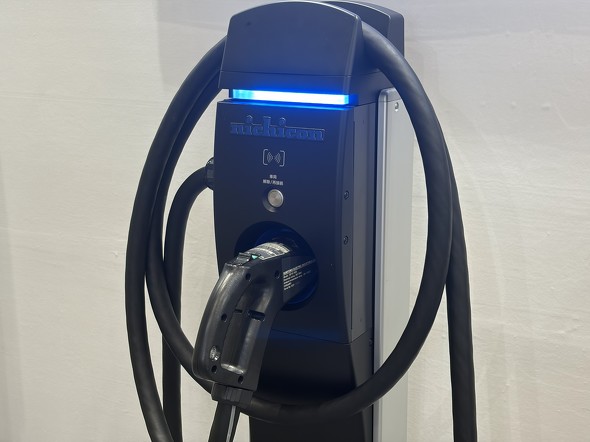  �[�d���͐����C�g������