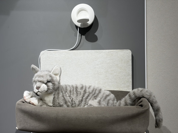 ���[�_�[�͏㉺�ɌX���ēK�؂Ȋp�x�ɒ�������